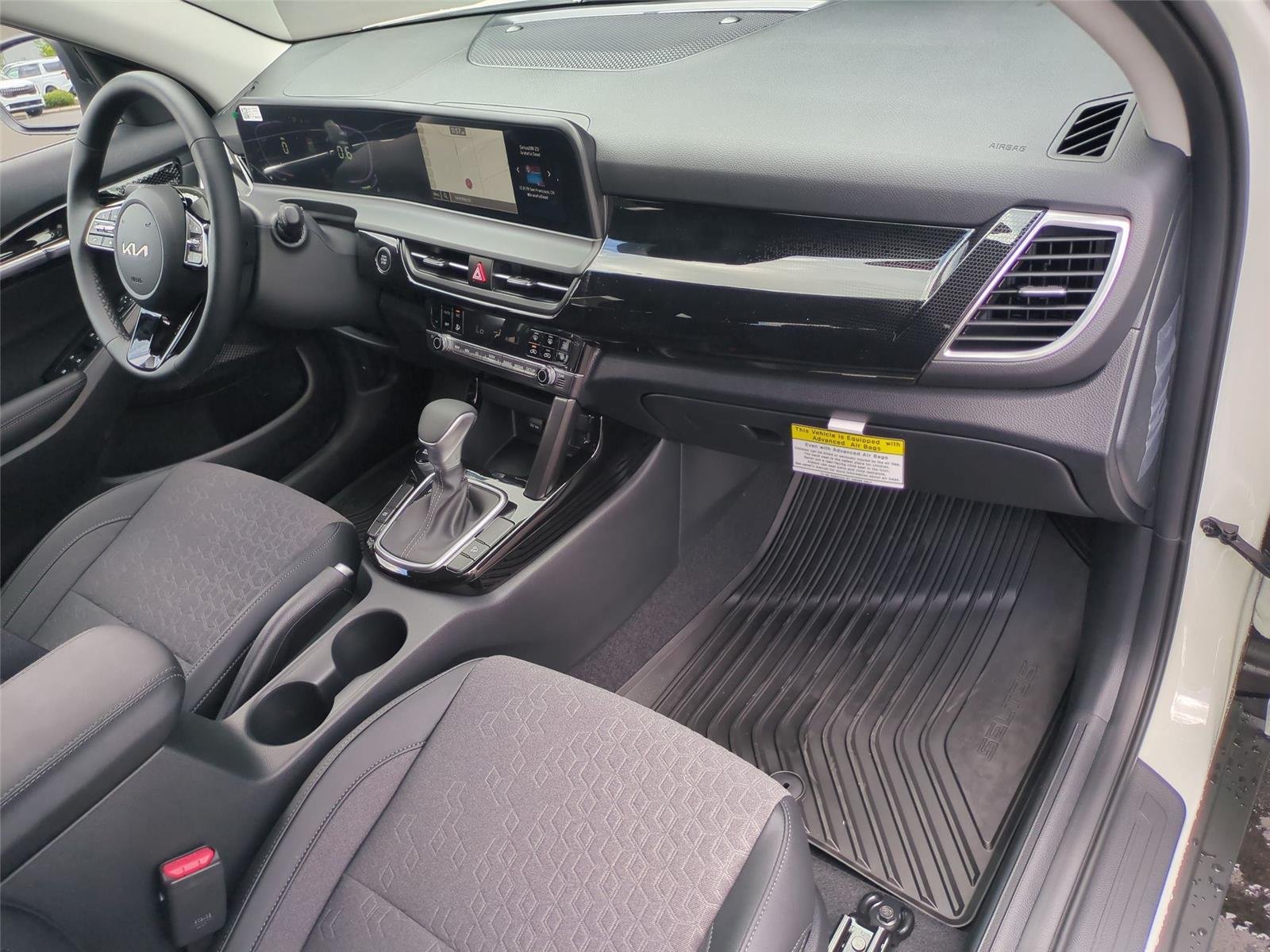 New 2026 Clear White/Black Roof Kia S image 38