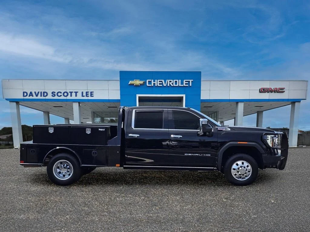 Used 2024 Onyx Black GMC Denali DRW image 9
