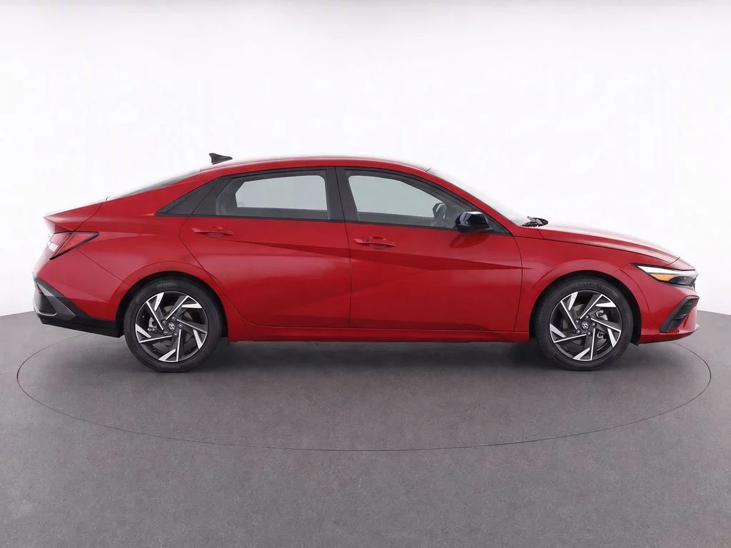 Used 2025 Red Hyundai SEL Sport image 8