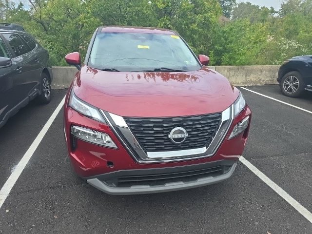 Used 2023 Red Nissan SV image 3