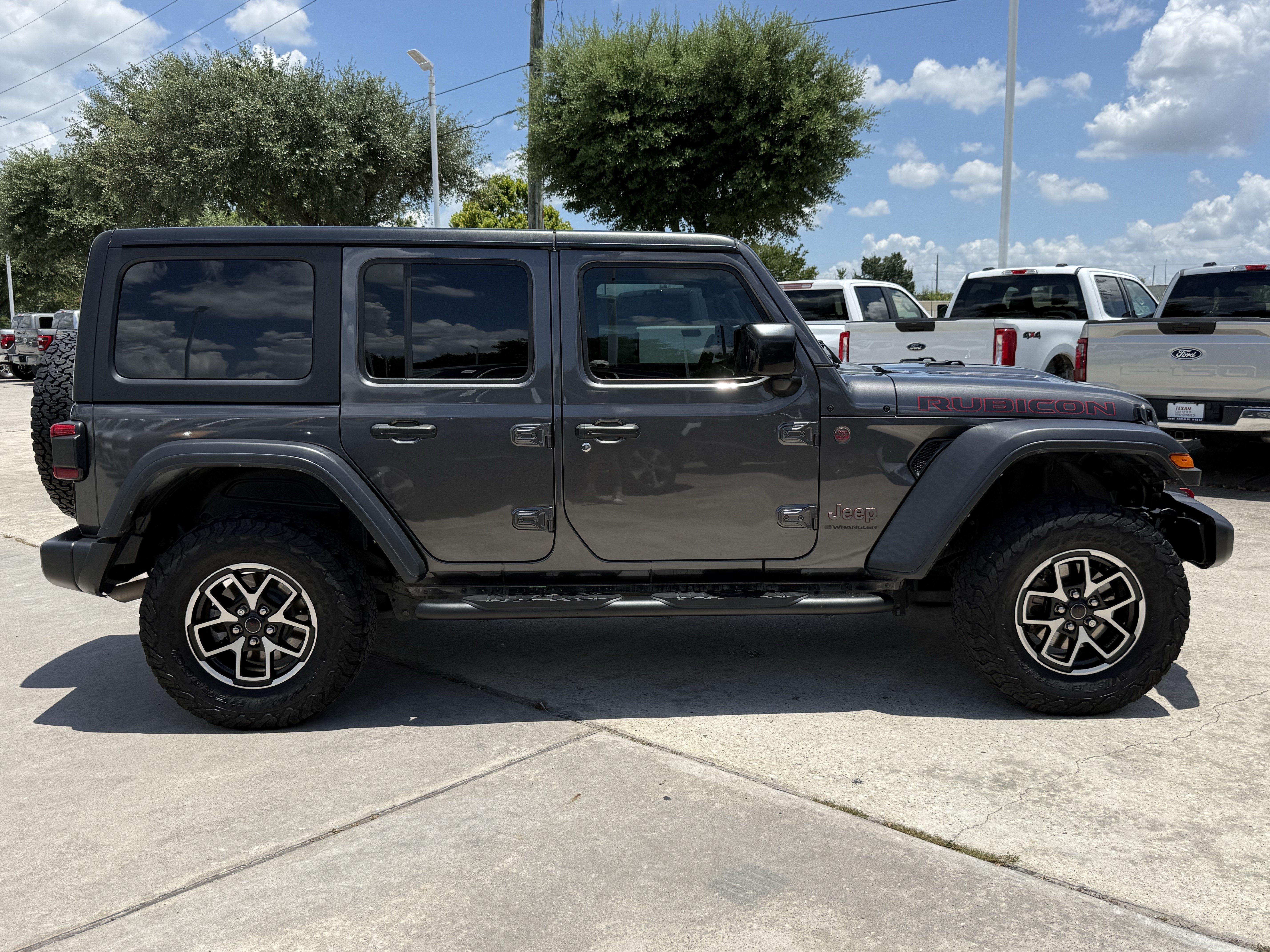 Used 2024 Granite Crystal Metallic Clearcoat Jeep Rubicon image 3
