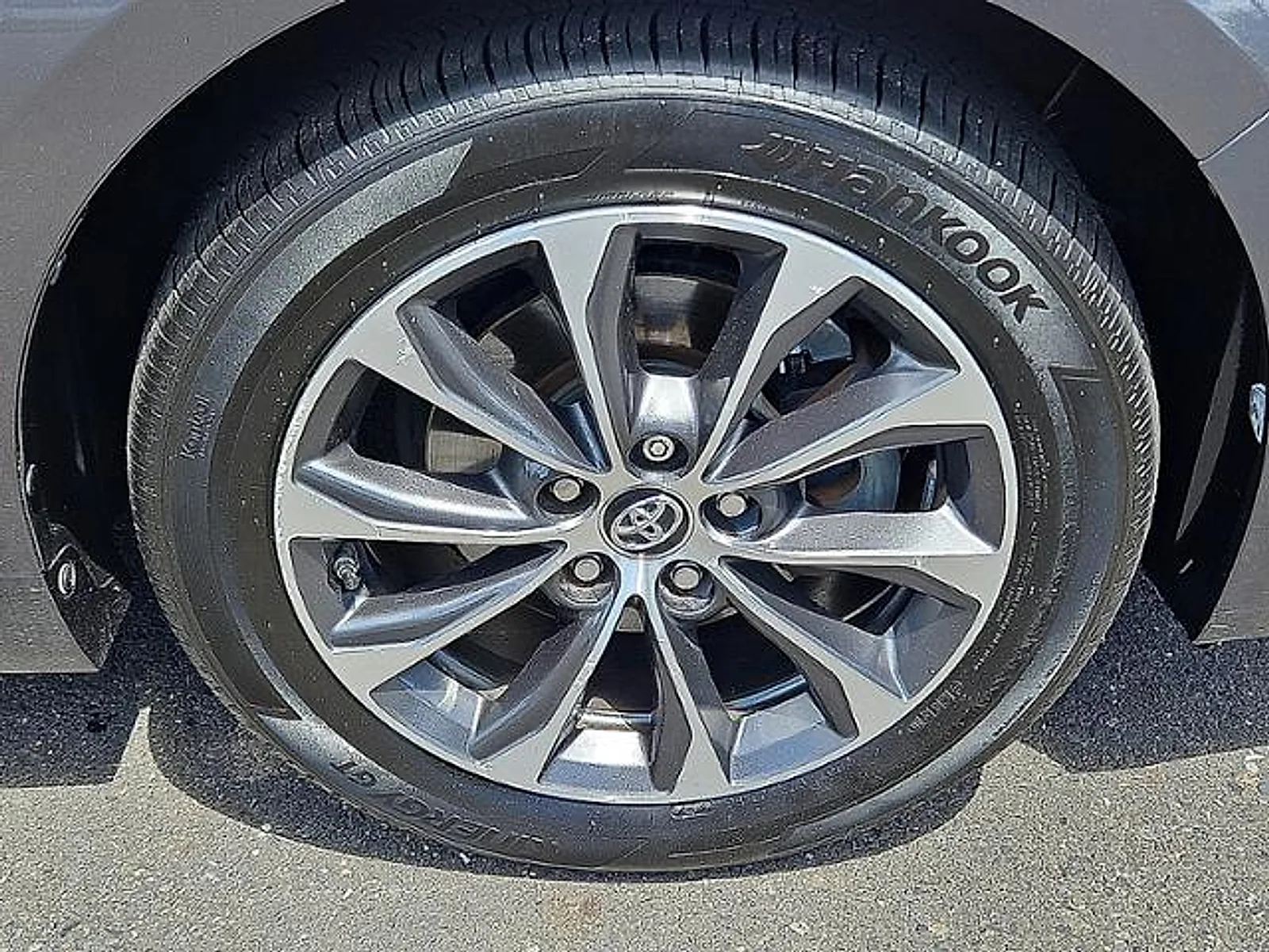 Used 2016 Magnetic Gray Metallic Toyota XLE image 26