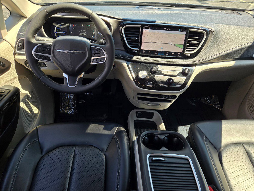 2024 Chrysler Pacifica PHEV Select - Photo 19