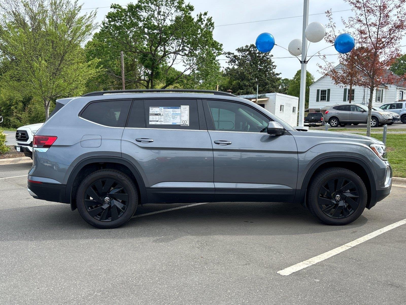 2025 Volkswagen Atlas SE w/Tech - Photo 6