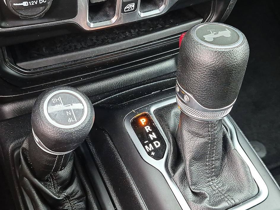 Used 2021 Black Clearcoat Jeep Unlimited Sport Altitude image 25
