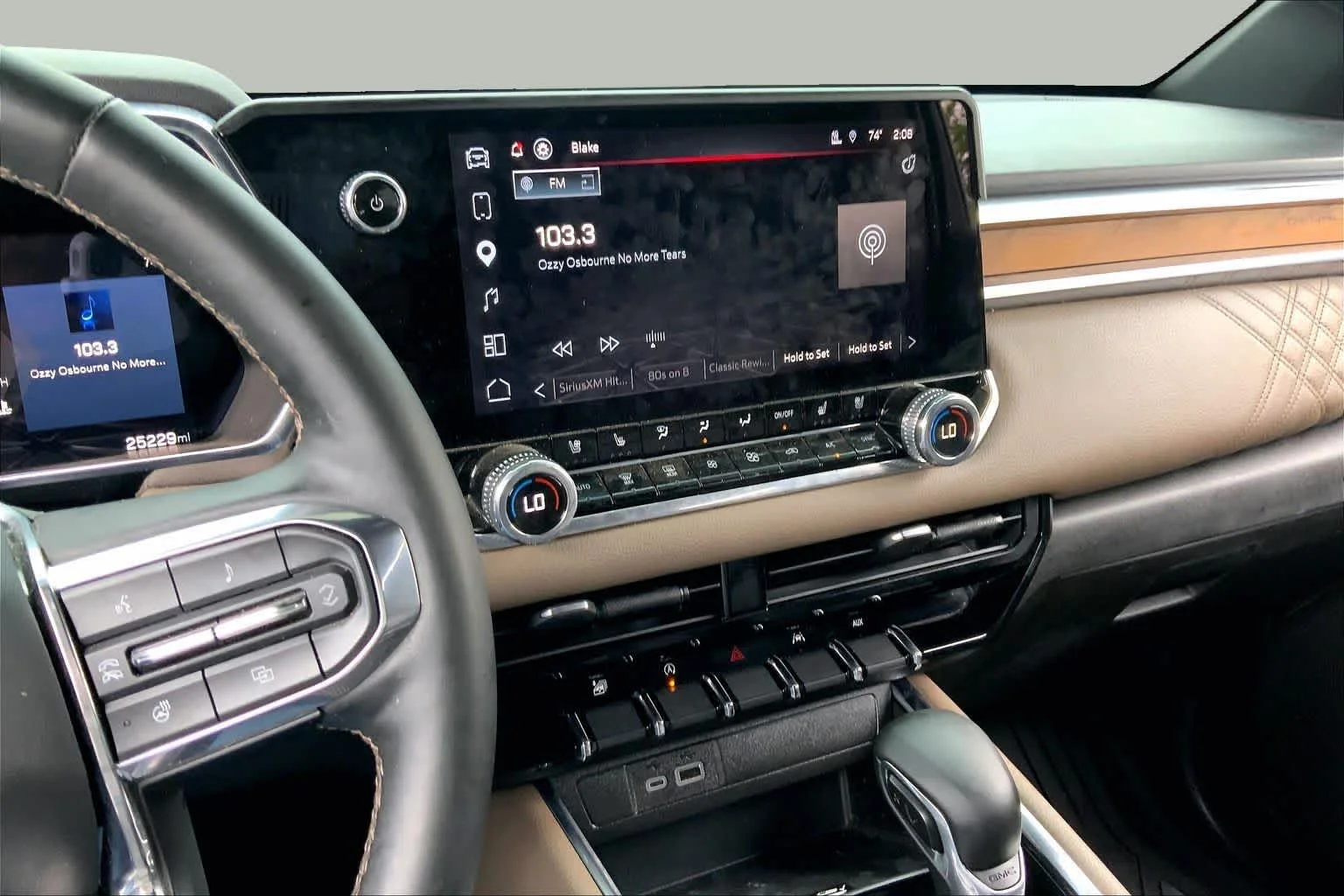 Used 2024 Sterling Metallic GMC 4WD Denali image 7