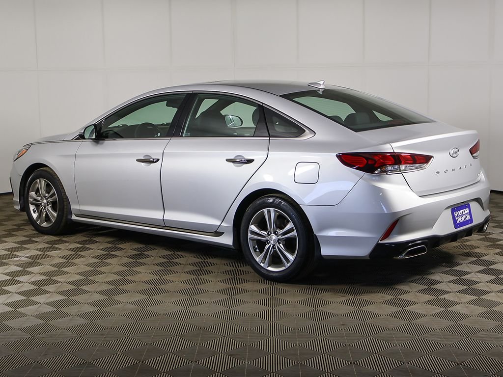 Used 2019 Silver Hyundai Sport image 9