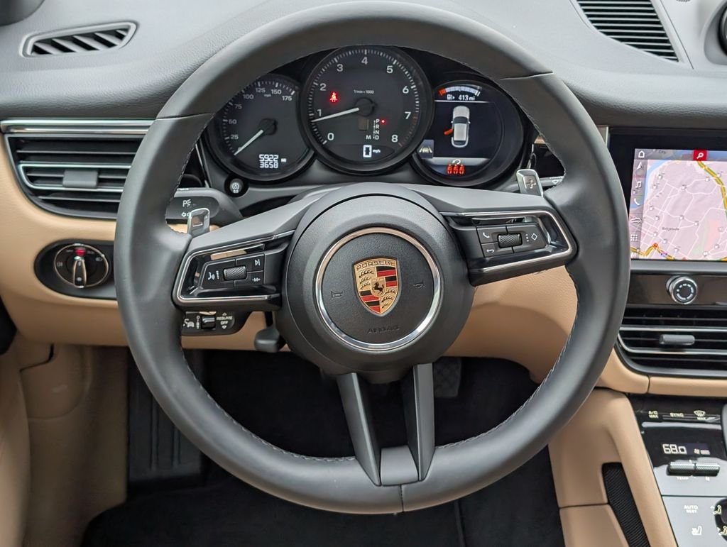 2025 Porsche Macan T - Photo 18