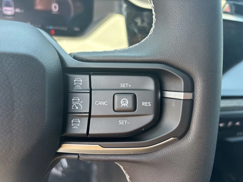 New 2026 Hydro Blue Pearl-Coat Exterior Paint Jeep Laredo image 18