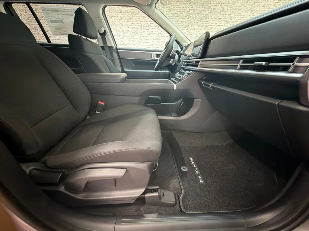New 2027 Shimmering Silver Hyundai SE image 12