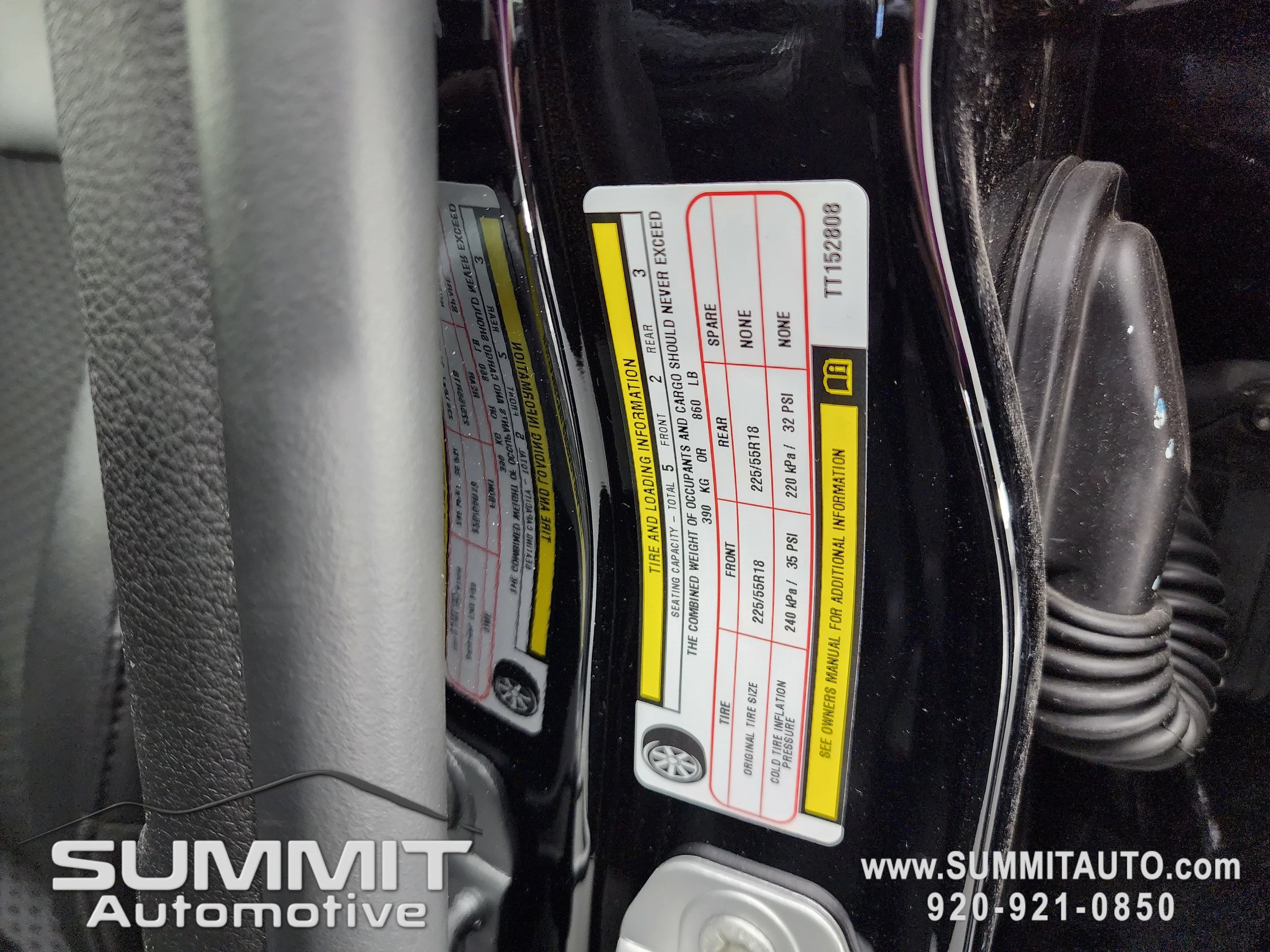 New 2026 Diamond Black Crystal Pearlcoat Jeep Latitude image 16