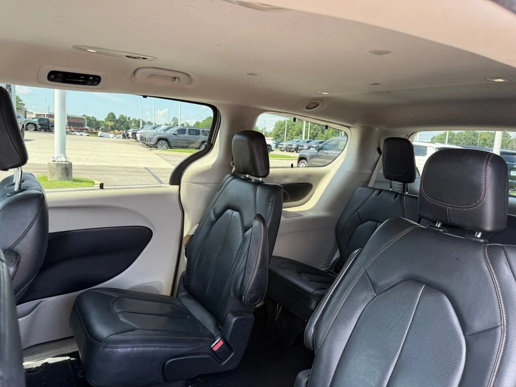 Used 2020 Silver Chrysler Touring L image 18