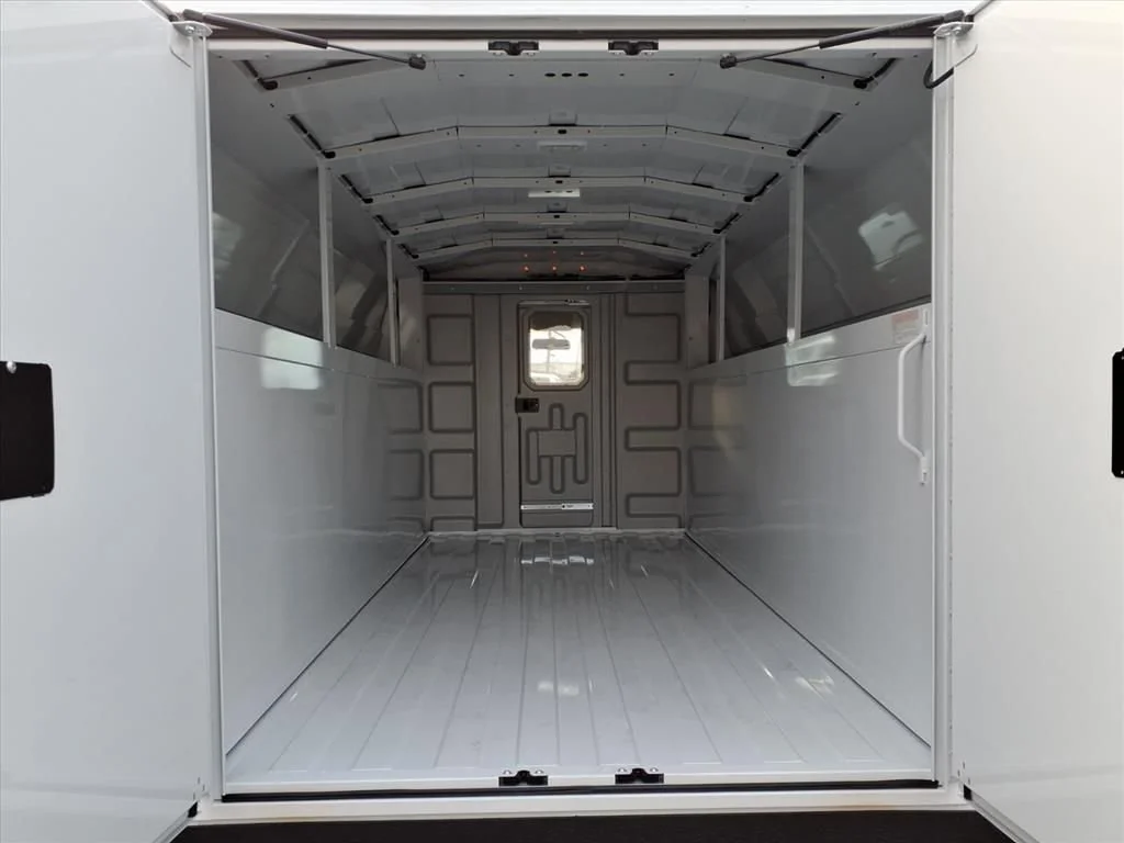 New 2025 Summit White Chevrolet 1WT image 7