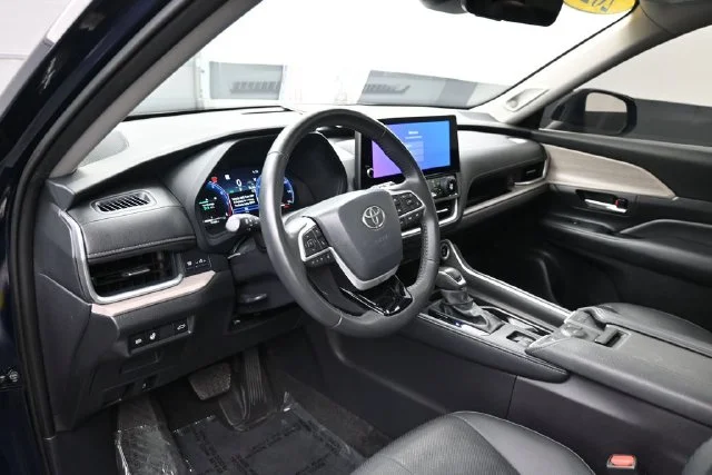 Used 2026  Toyota Limited image 29