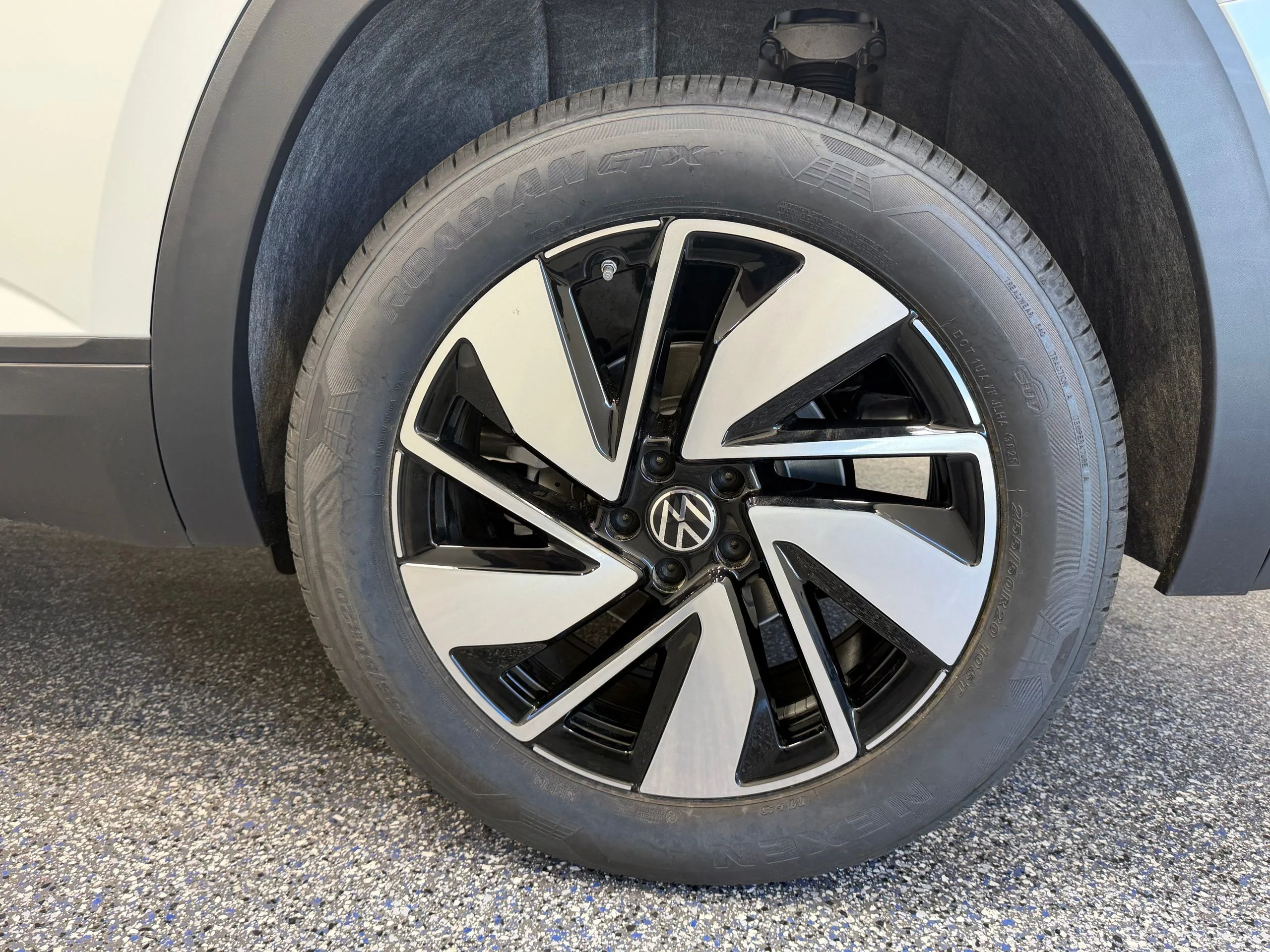 New 2026 White Volkswagen 2.0T SE w/Technology image 12