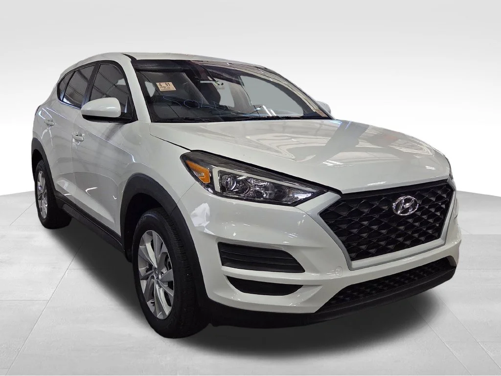 Used 2020 White Hyundai SE image 8