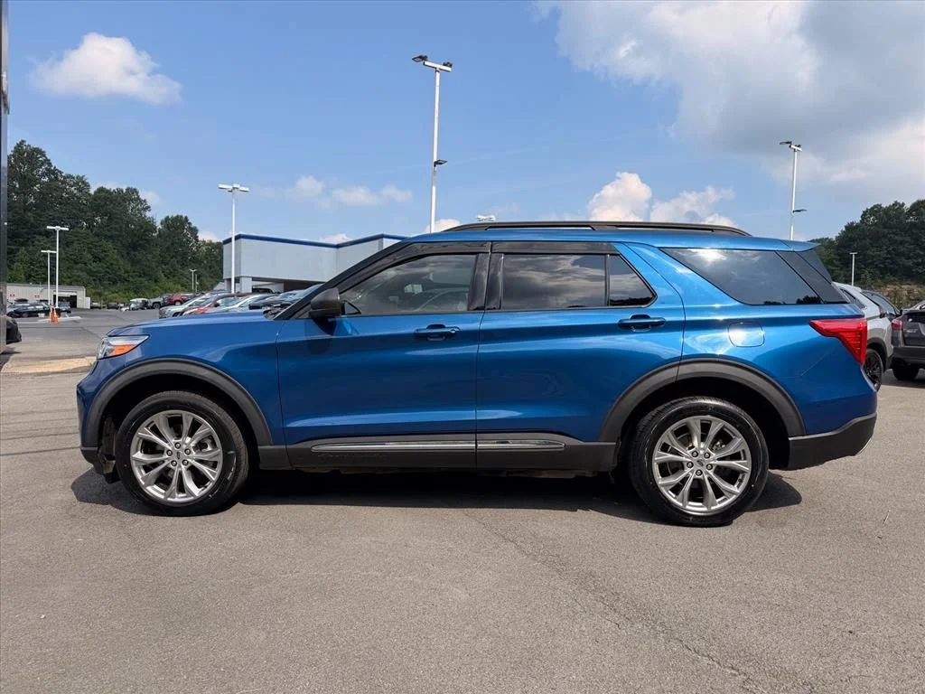 Used 2020 Blue Ford XLT image 4