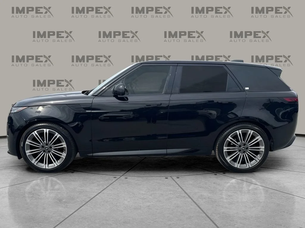 Used 2024 Black Land Rover Dynamic SE image 2