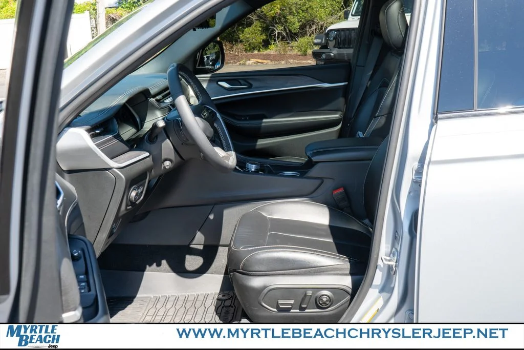 Certified Used 2025 Silver Zynith Jeep Limited image 17