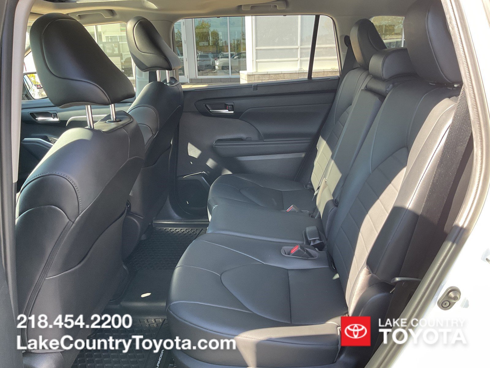 Used 2020 Blizzard Pearl Toyota XLE image 16
