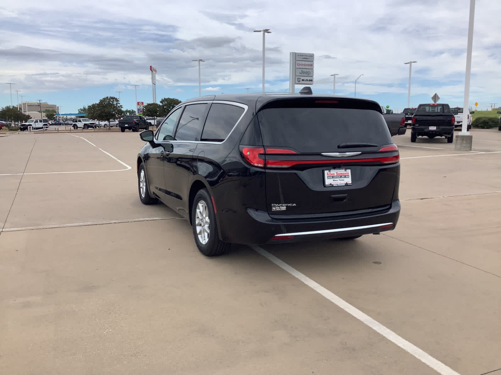 2026 Chrysler Pacifica Select - Photo 8