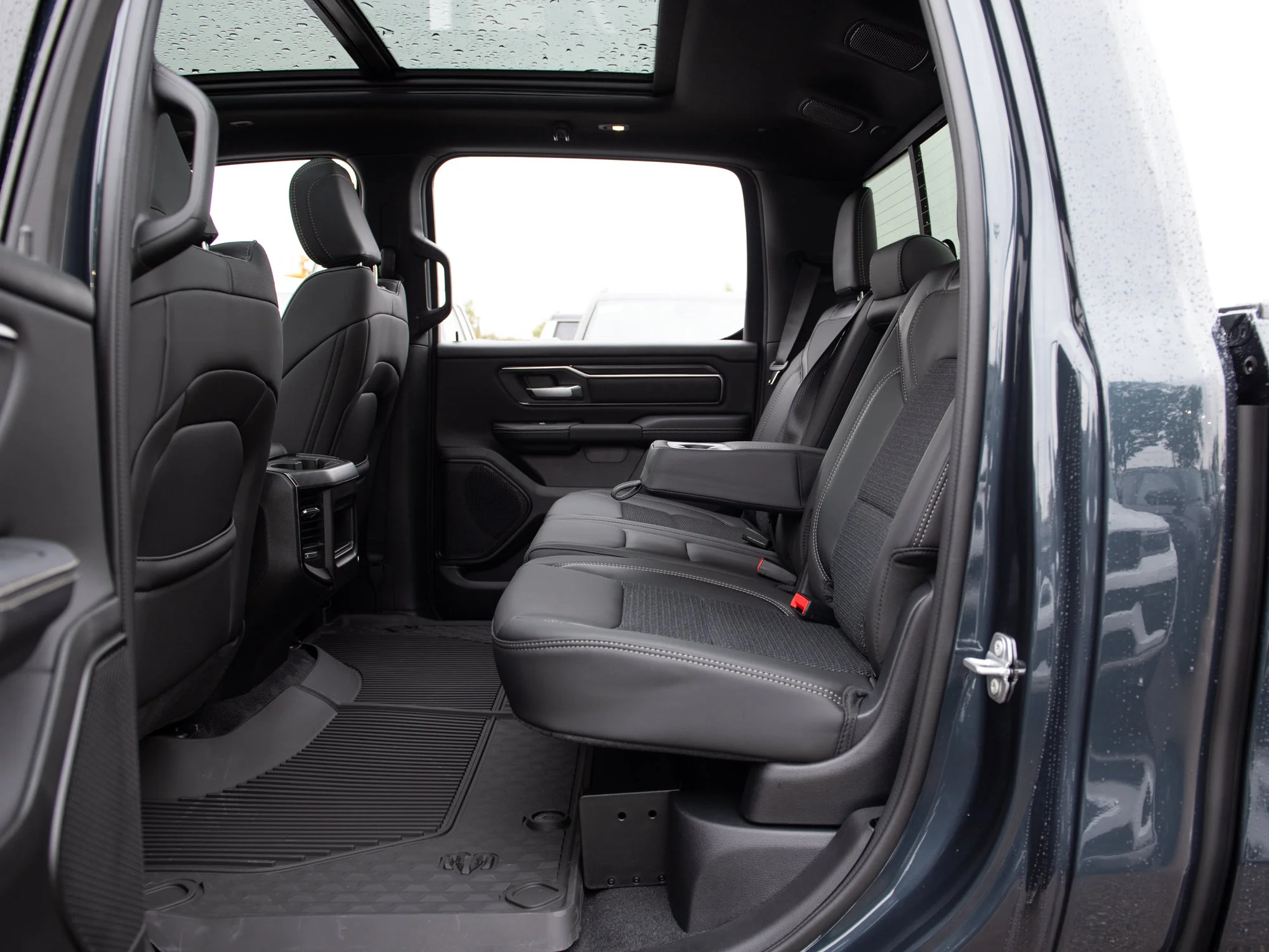 New 2026 Blue RAM Sport* Crew Cab 4x4, Panoramic Sunroof, Heated Seats/Wheel, Nav image 25
