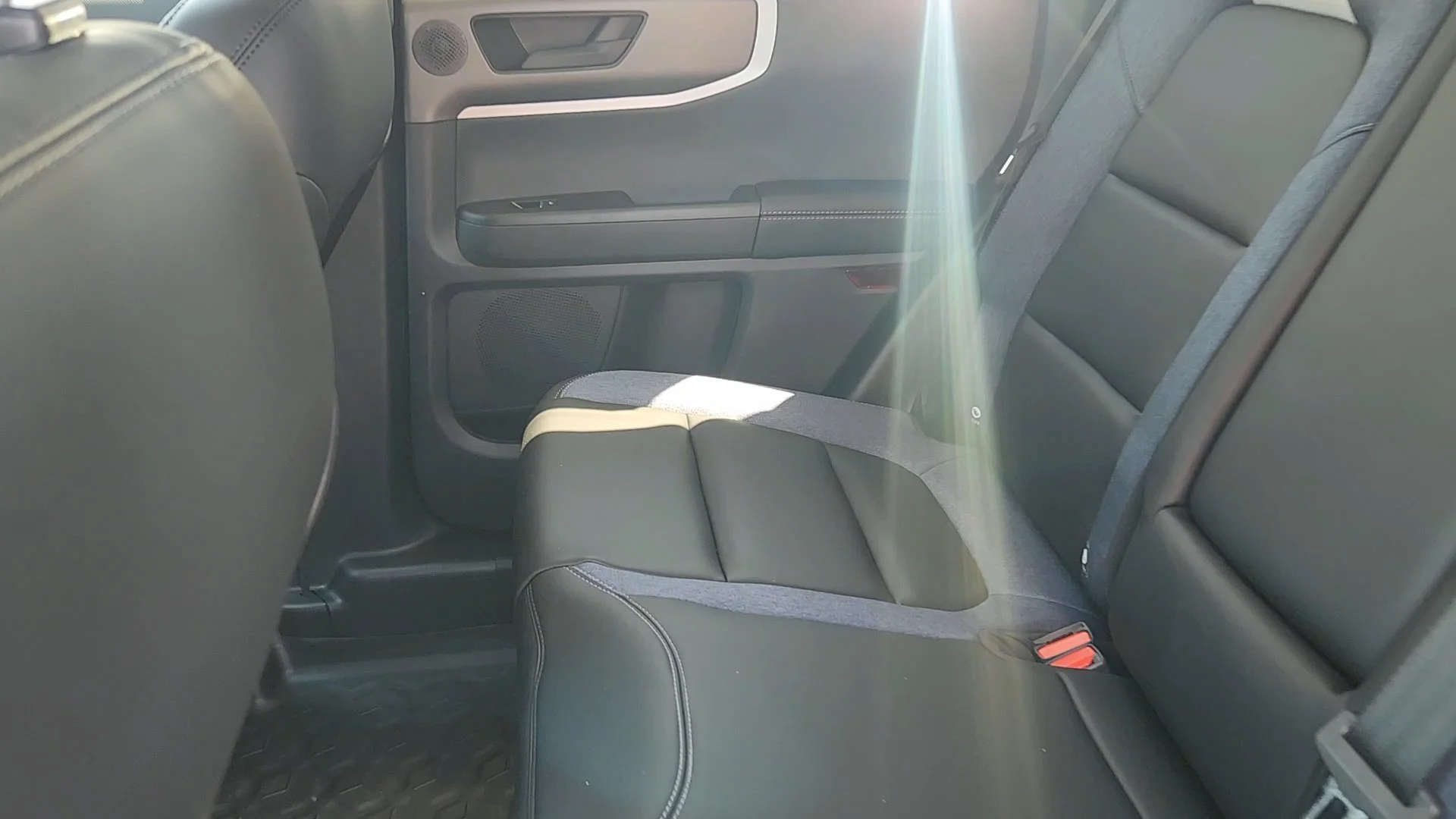 New 2026 Azure Gray Metallic Tri-Coat Ford Outer Banks image 32