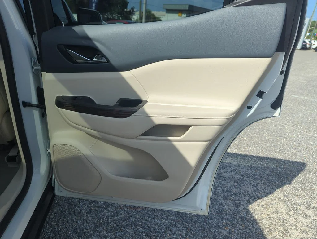 Used 2021 White GMC Denali image 36
