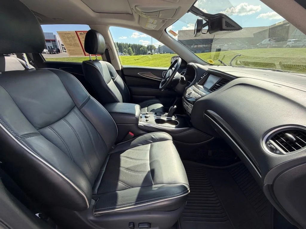 Used 2019 White INFINITI LUXE image 38