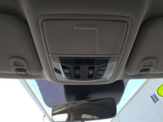 Used 2023  Acura  image 18