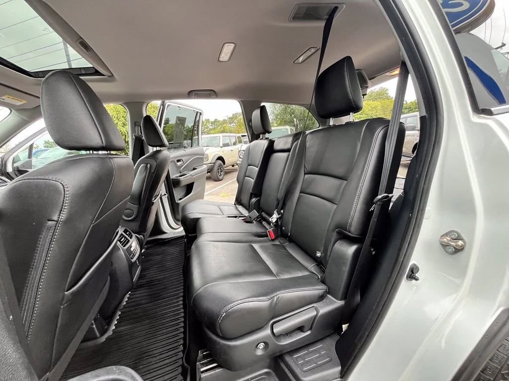 Used 2020 White Honda EX-L image 16
