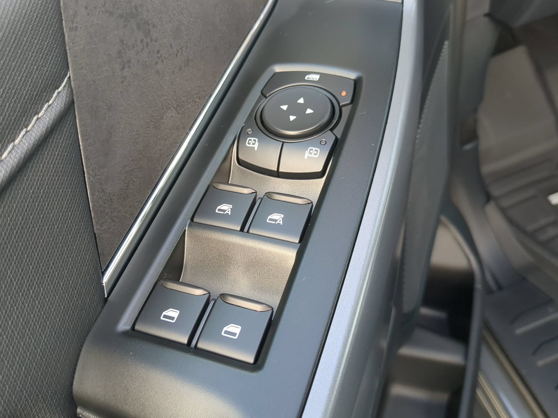New 2026 Carbonized Gray Metallic Ford XLT image 52