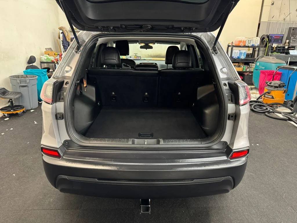 Used 2019 Silver Jeep Latitude Plus image 6
