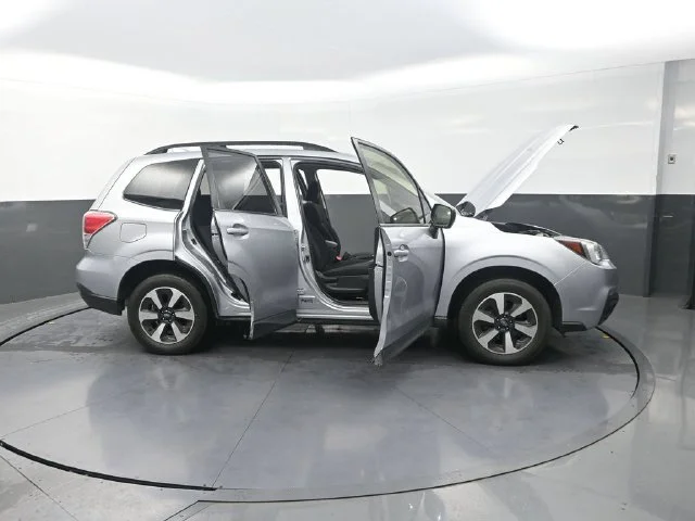 Used 2018 Silver Subaru 2.5i image 46