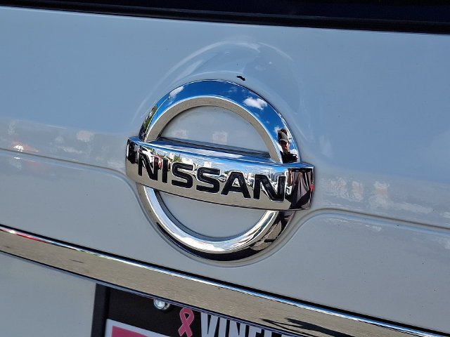 Used 2018 White Nissan SL image 32