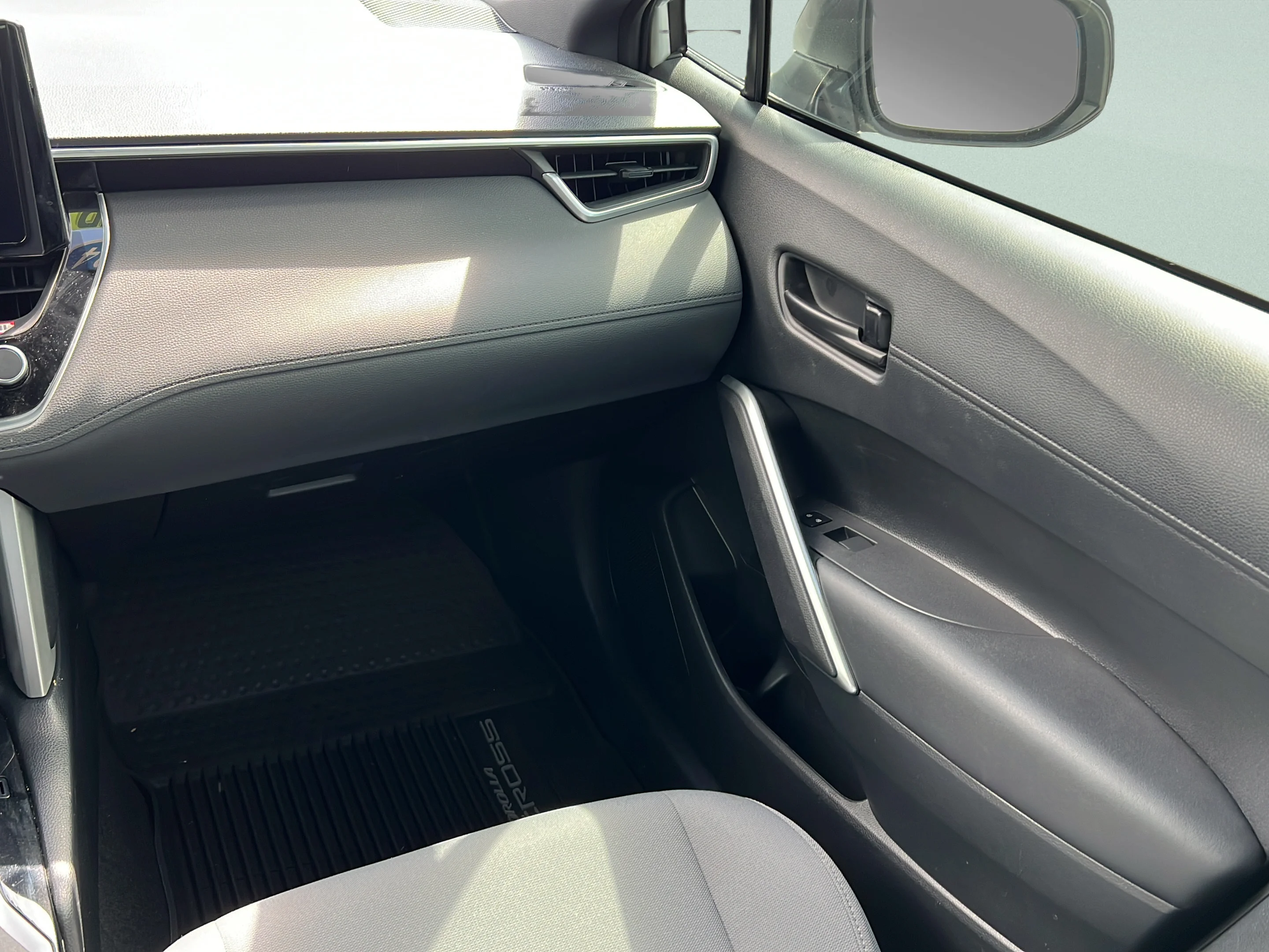 Used 2024 Pearl Toyota Hybrid S image 13