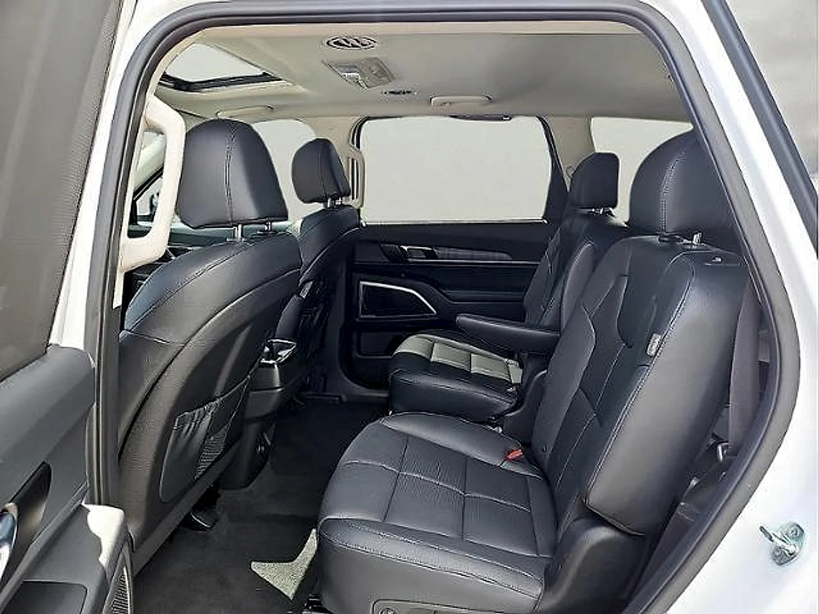 Used 2024 Glacial White Pear Kia EX image 8