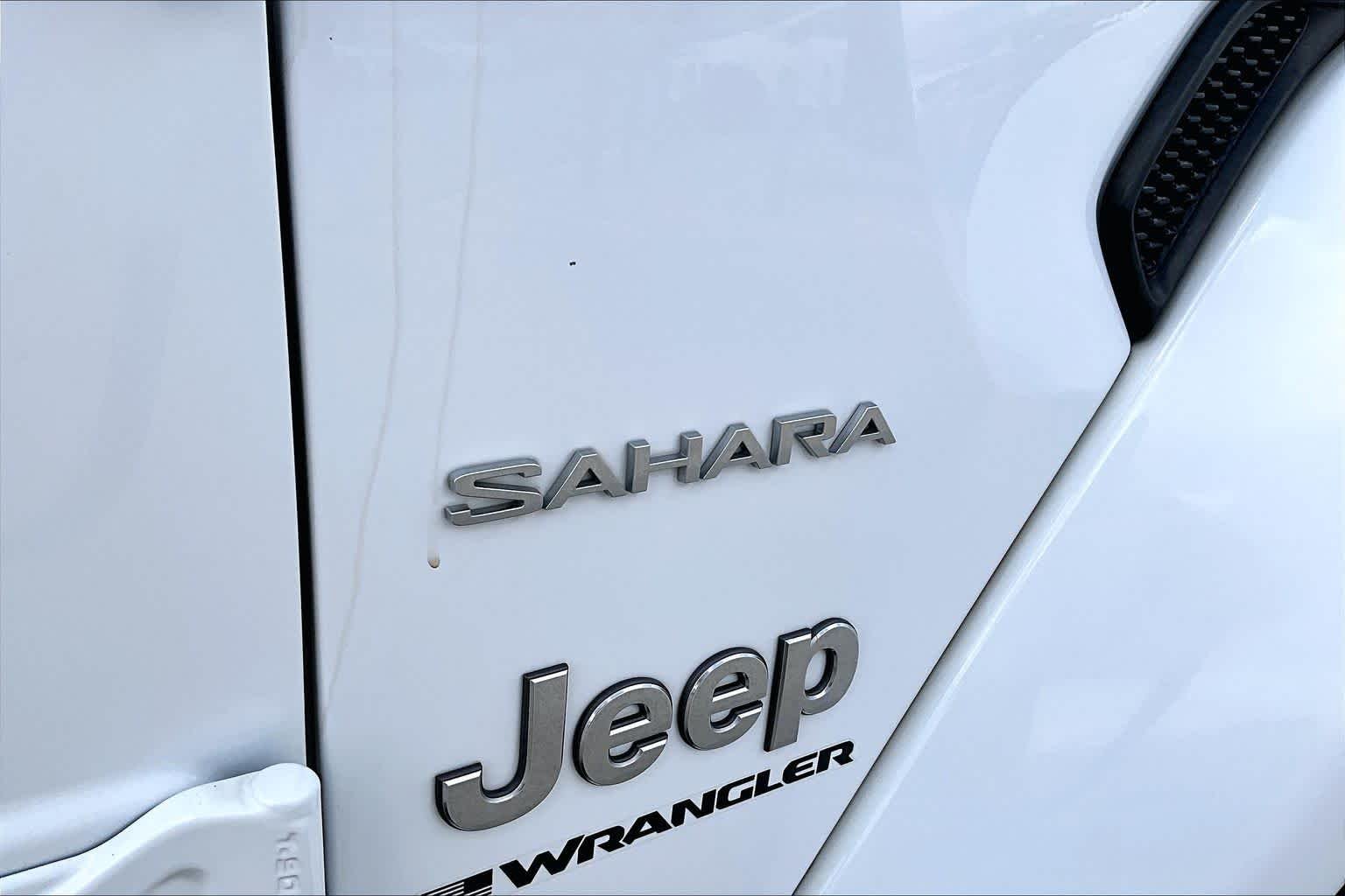 Used 2023 Bright White Clearcoat Jeep Sahara image 10