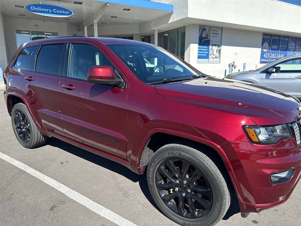 Used 2020 Velvet Red Pearlcoat Jeep Altitude image 4