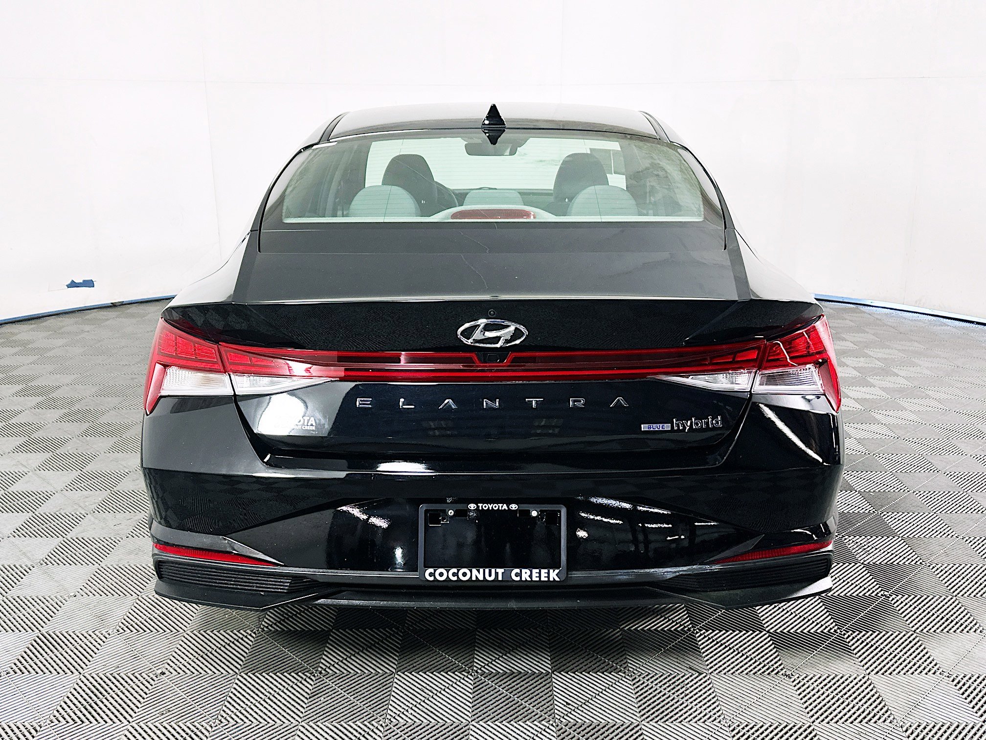 Used 2022 Phantom Black Hyundai Blue image 4