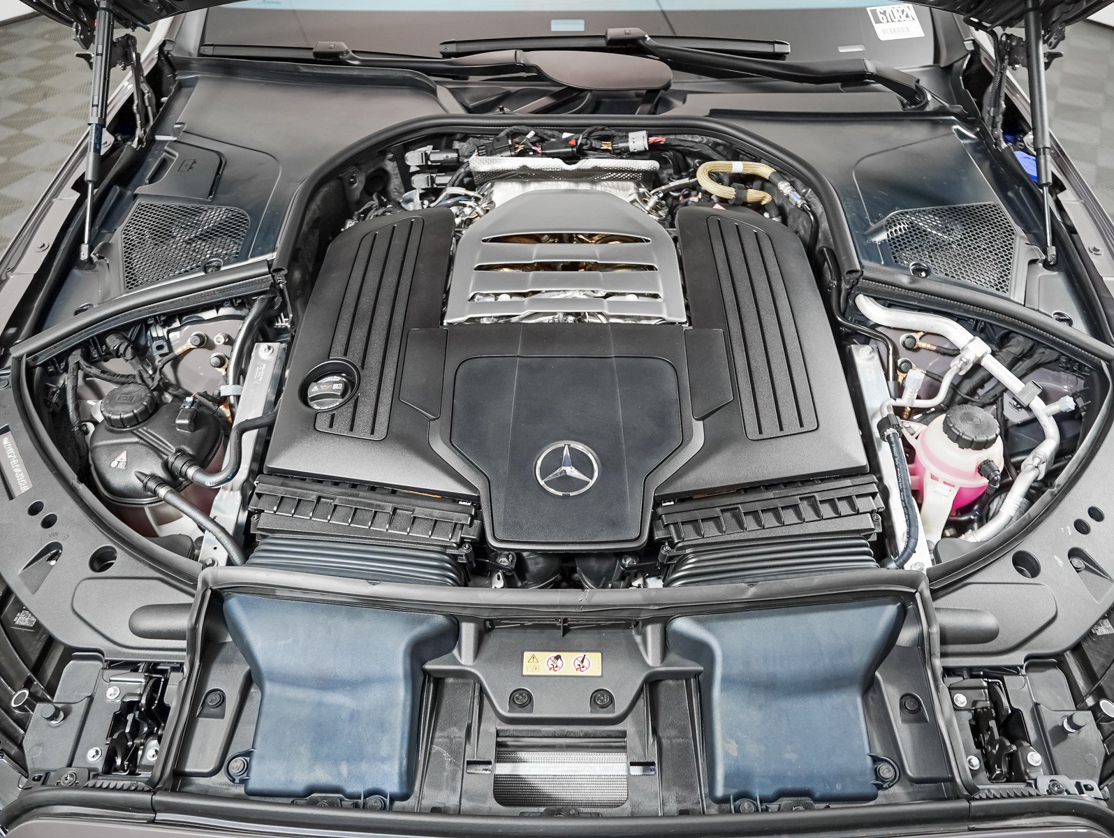 New 2027 Warm Grey Non-Metallic Mercedes-Benz S 580 image 4