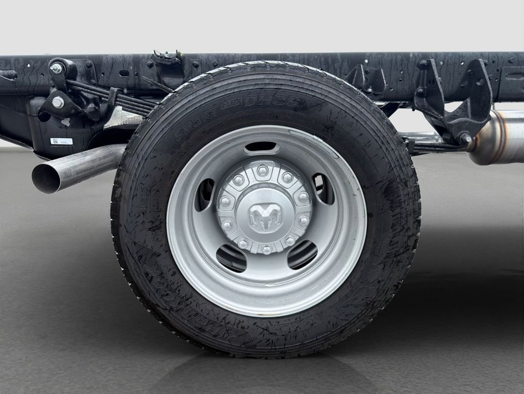 New 2026 Bright White Clearcoat RAM Tradesman image 25