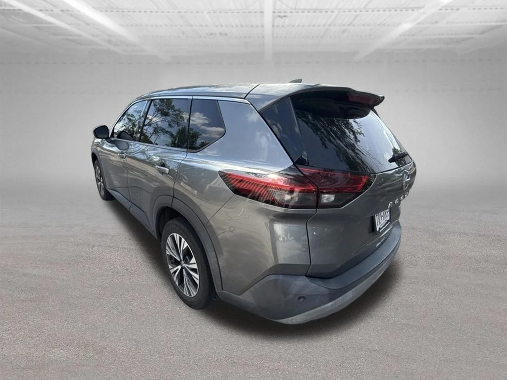 Used 2021 Gray Nissan SV image 4