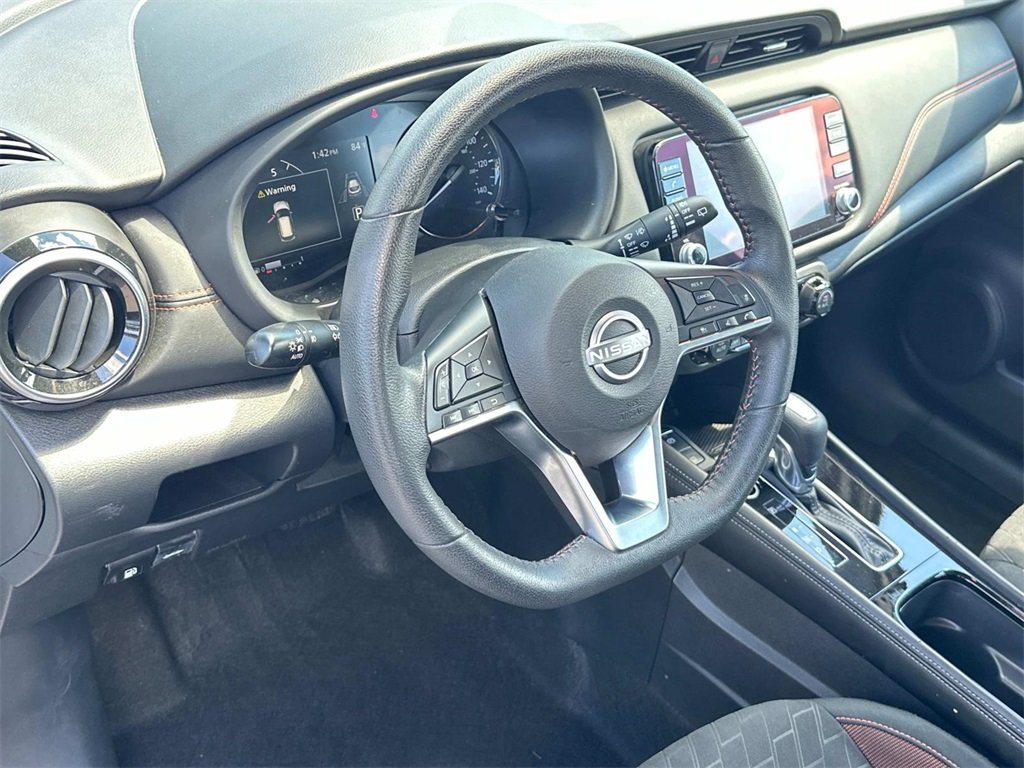 2024 Nissan Kicks SR photo 2