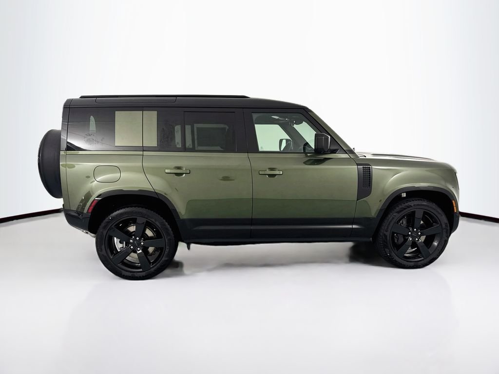 New 2026 Woolstone Green Land Rover X-Dynamic SE image 4