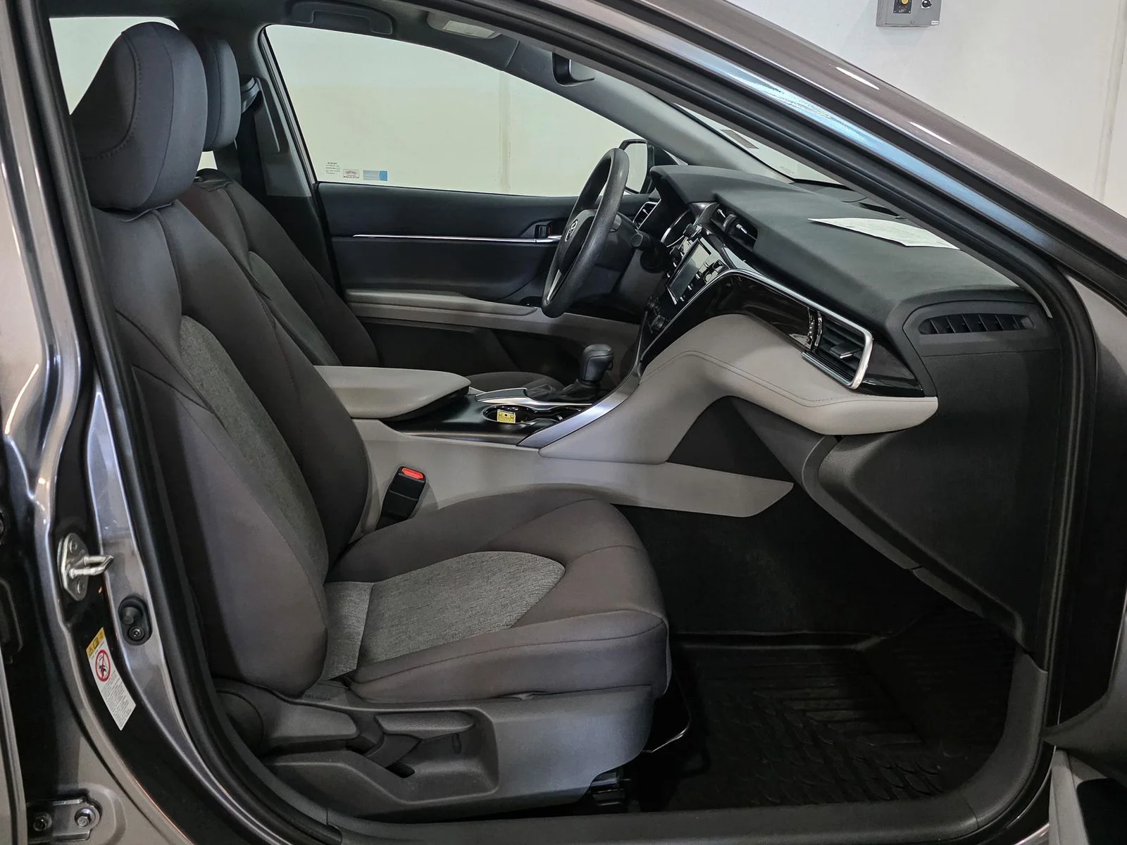 Used 2018 Gray Toyota LE image 20