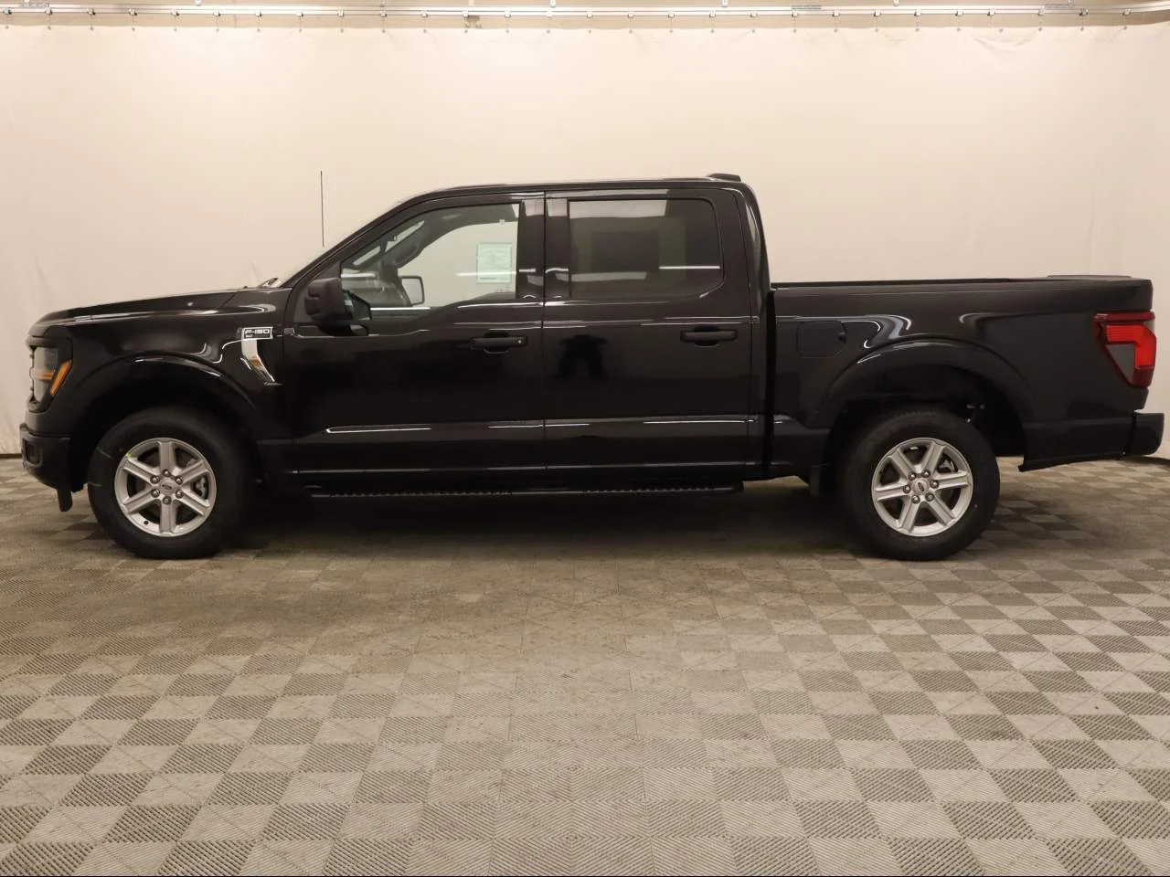Used 2026 Agate Black Metallic Ford XLT image 2