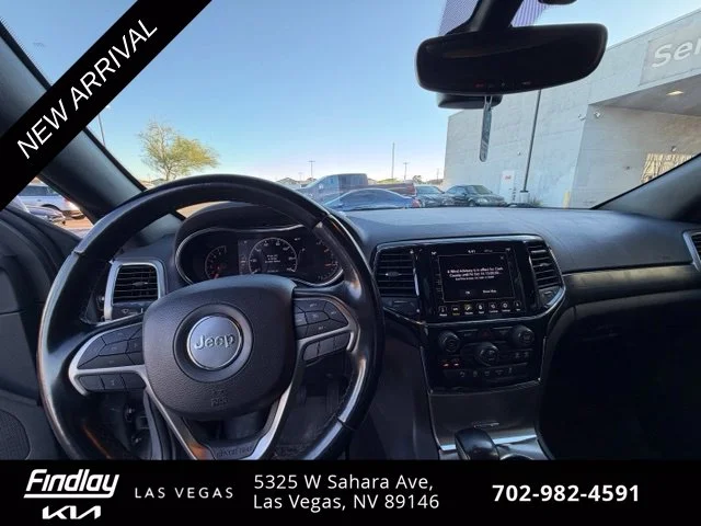 Used 2022 Gray Jeep Laredo X image 10