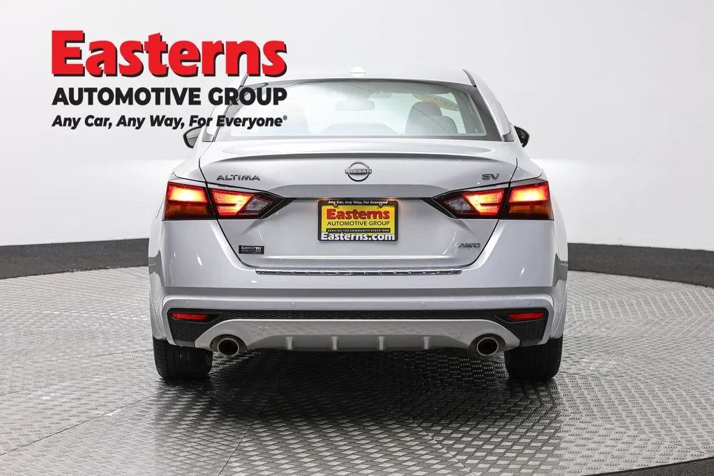 Used 2023 Silver Nissan 2.5 SV image 6