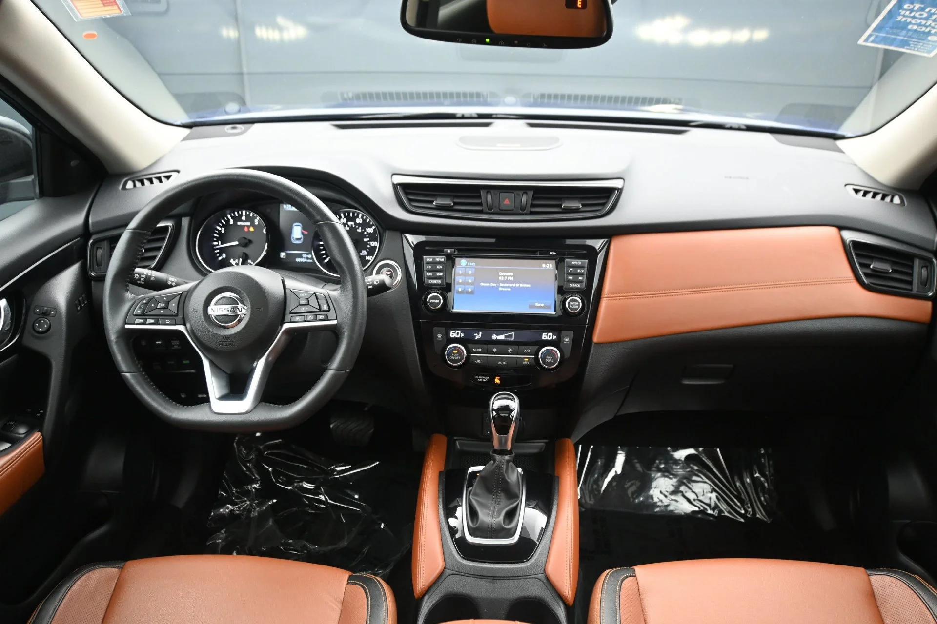 Used 2017 Caspian Blue Nissan SL image 15